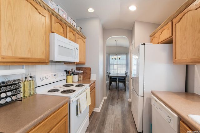 6719 Dragon CRK, San Antonio, TX 78242