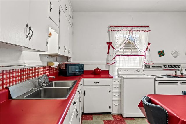 304 S 6th Street, Easley, SC 29640