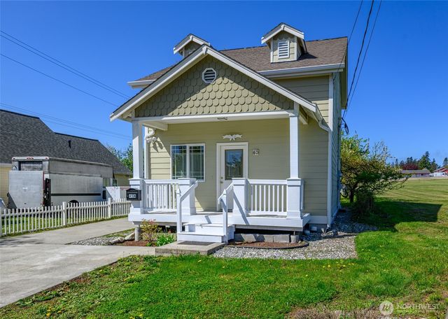 45 N Oak Harbor Street, Oak Harbor, WA 98277