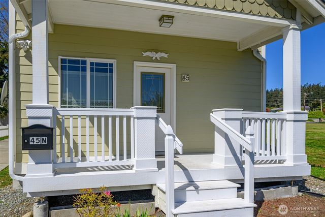 45 N Oak Harbor Street, Oak Harbor, WA 98277