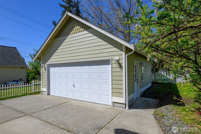 45 N Oak Harbor Street, Oak Harbor, WA 98277