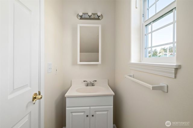 45 N Oak Harbor Street, Oak Harbor, WA 98277