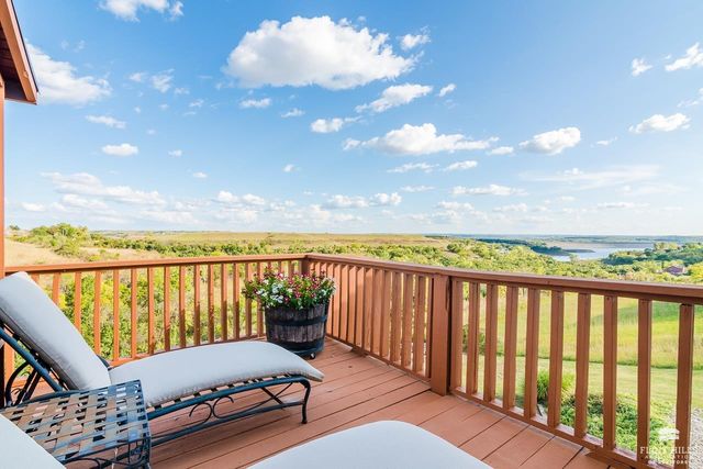 5760 Pheasant Ridge Road, Manhattan, KS 66502