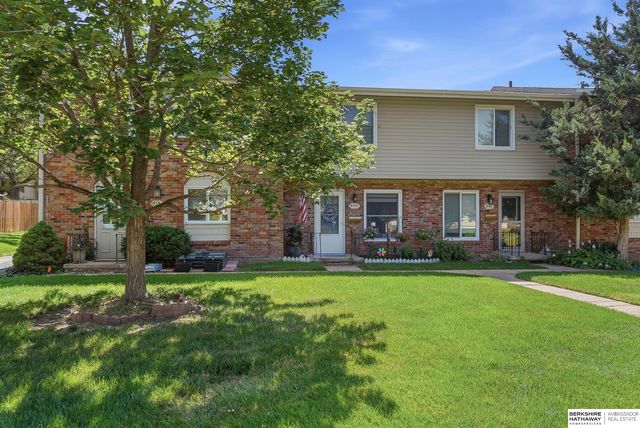 809 N 122nd Street, Omaha, NE 68154