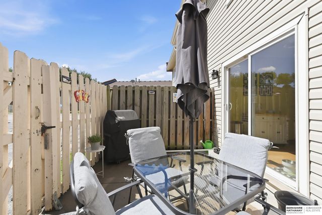 809 N 122nd Street, Omaha, NE 68154