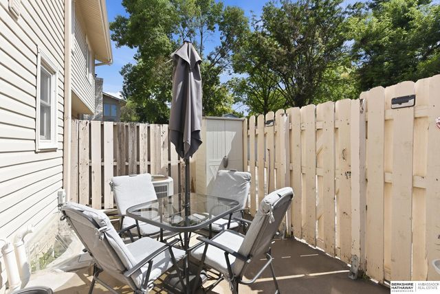 809 N 122nd Street, Omaha, NE 68154