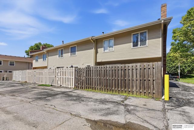 809 N 122nd Street, Omaha, NE 68154