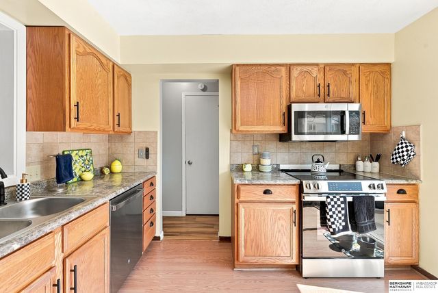 809 N 122nd Street, Omaha, NE 68154