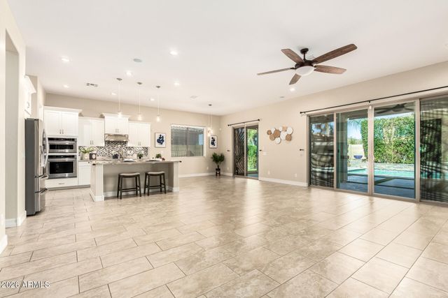 3888 E CHESTNUT Lane, Gilbert, AZ 85298