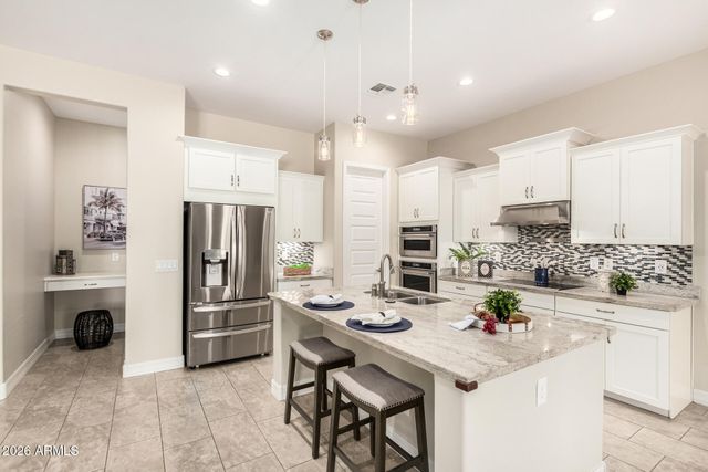 3888 E CHESTNUT Lane, Gilbert, AZ 85298