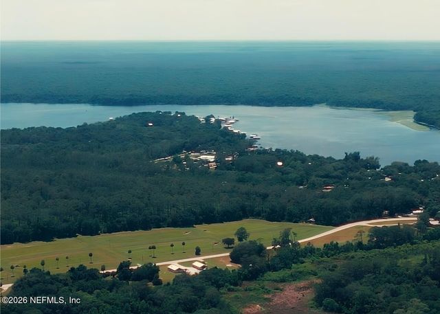 201 VILLAGE Drive, Welaka, FL 32193