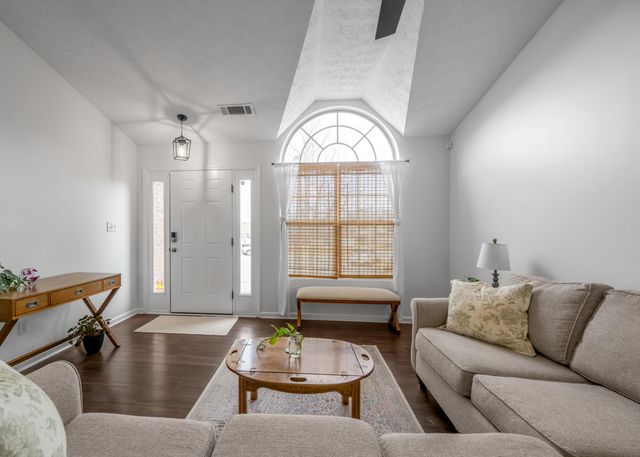 2708 Mountain Laurel Circle, Lexington, KY 40511