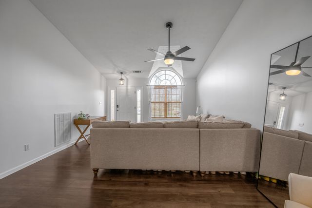 2708 Mountain Laurel Circle, Lexington, KY 40511