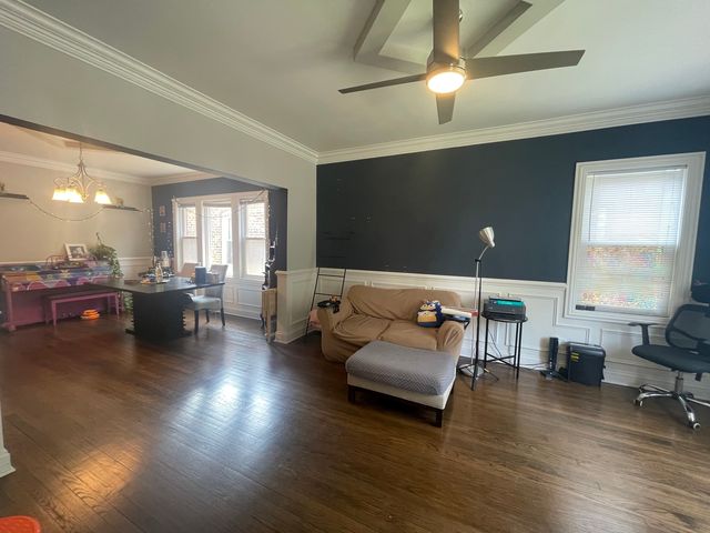 8233 S Manistee Avenue, Chicago, IL 60617