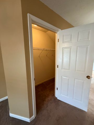1073 Hampshire Place Place, Florence, KY 41042