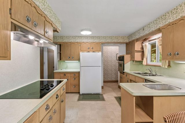 1937 Westwood Circle, Roseville, MN 55113