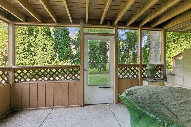 1937 Westwood Circle, Roseville, MN 55113
