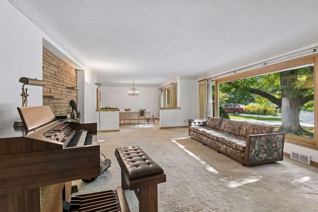 1937 Westwood Circle, Roseville, MN 55113