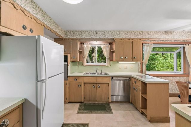 1937 Westwood Circle, Roseville, MN 55113