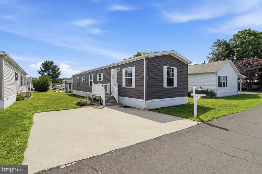 44 KENNEDY DR, Fairless Hills, PA 19030