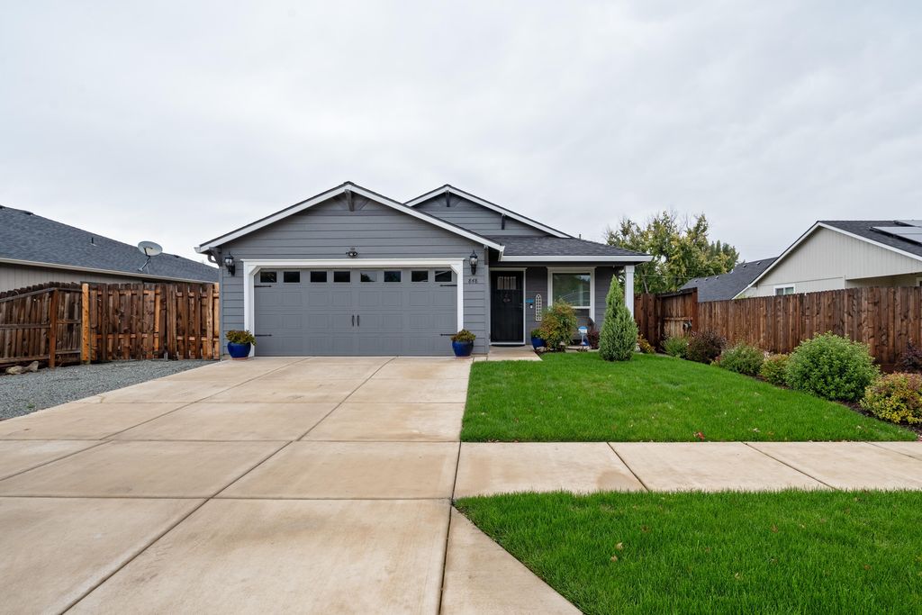 848 Trinity Way, Medford, OR 97501