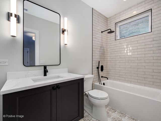 3047 N Christiana Avenue, Chicago, IL 60618