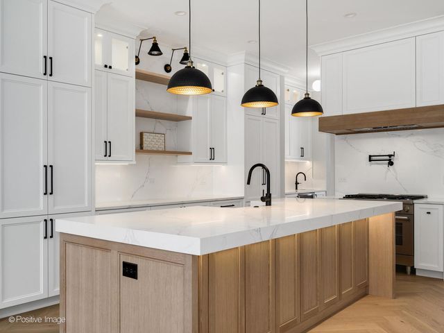 3047 N Christiana Avenue, Chicago, IL 60618