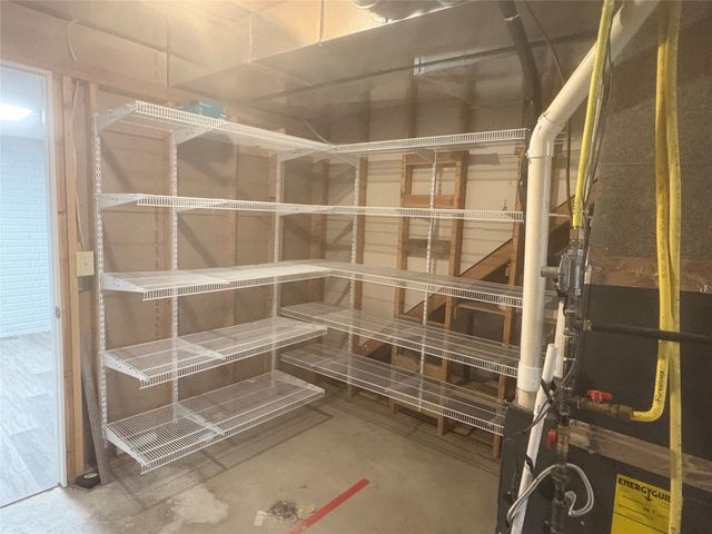 6015 NW 49th Street, Johnston, IA 50131