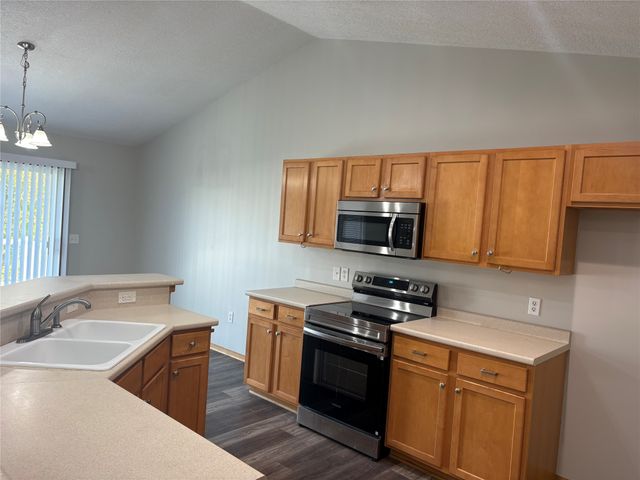 6015 NW 49th Street, Johnston, IA 50131