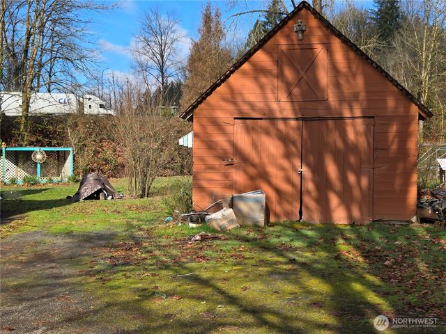 208 Burma Road, Castle Rock, WA 98611