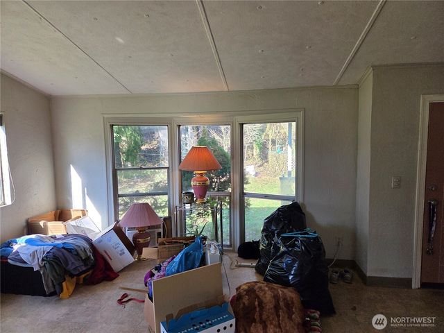 208 Burma Road, Castle Rock, WA 98611