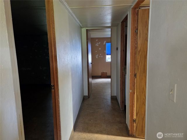 208 Burma Road, Castle Rock, WA 98611