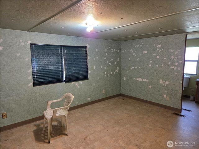 208 Burma Road, Castle Rock, WA 98611