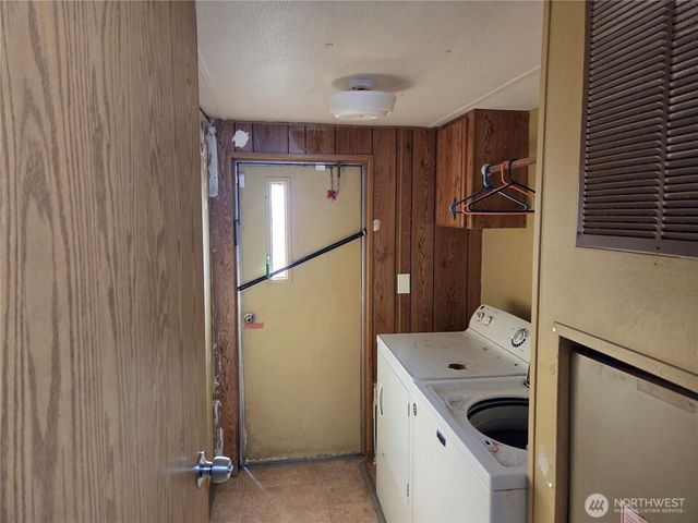 208 Burma Road, Castle Rock, WA 98611