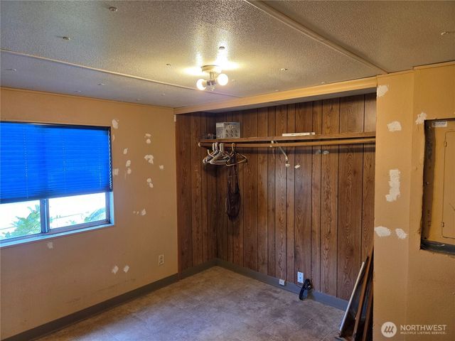 208 Burma Road, Castle Rock, WA 98611