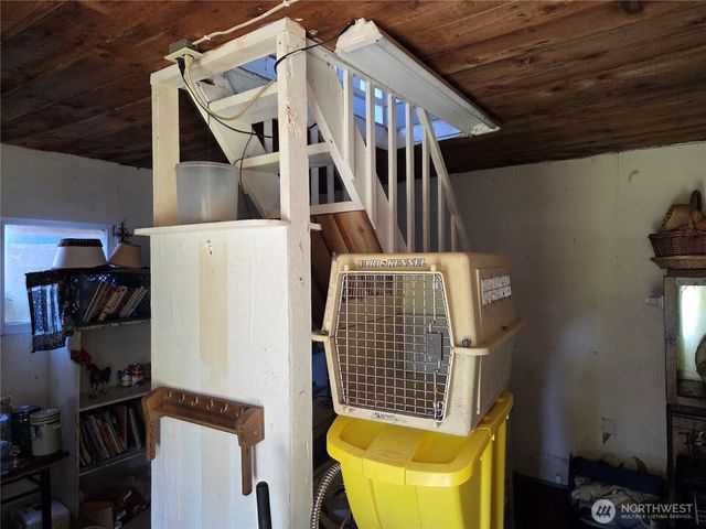 208 Burma Road, Castle Rock, WA 98611