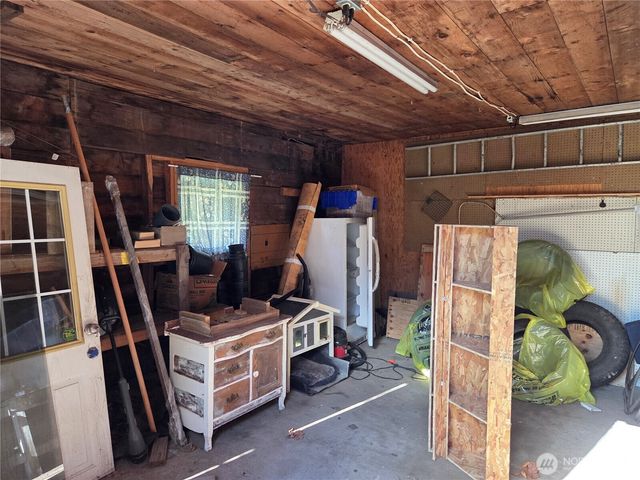 208 Burma Road, Castle Rock, WA 98611