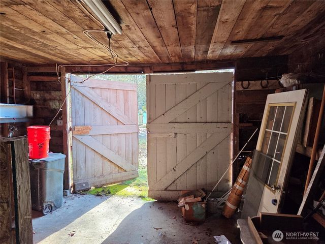 208 Burma Road, Castle Rock, WA 98611