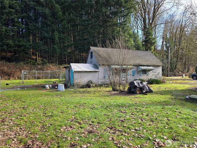 208 Burma Road, Castle Rock, WA 98611