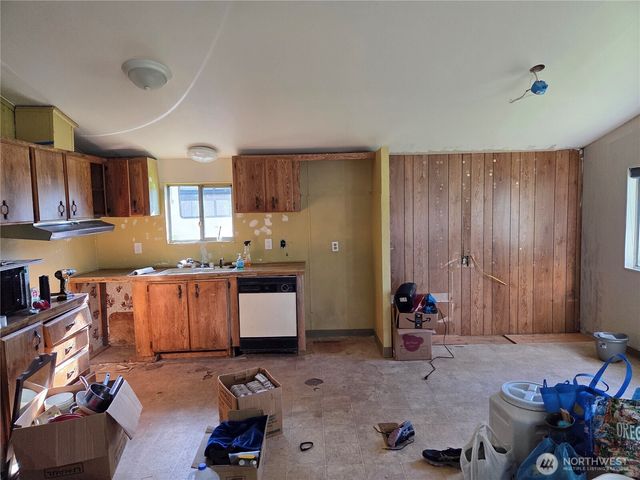 208 Burma Road, Castle Rock, WA 98611