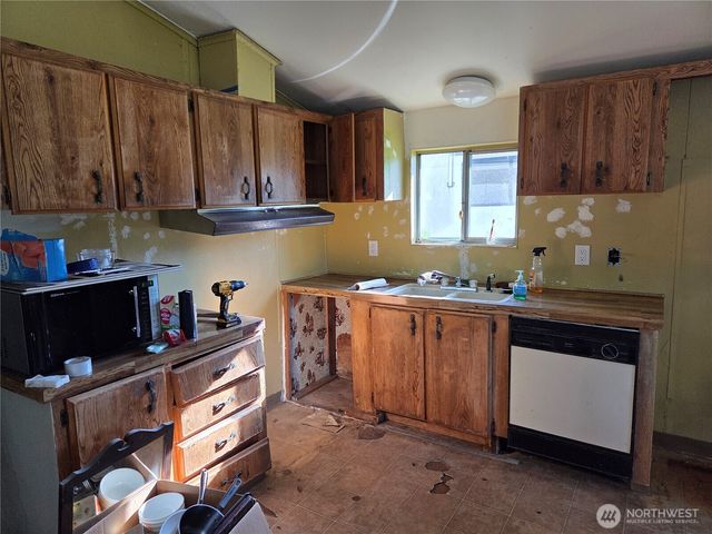 208 Burma Road, Castle Rock, WA 98611