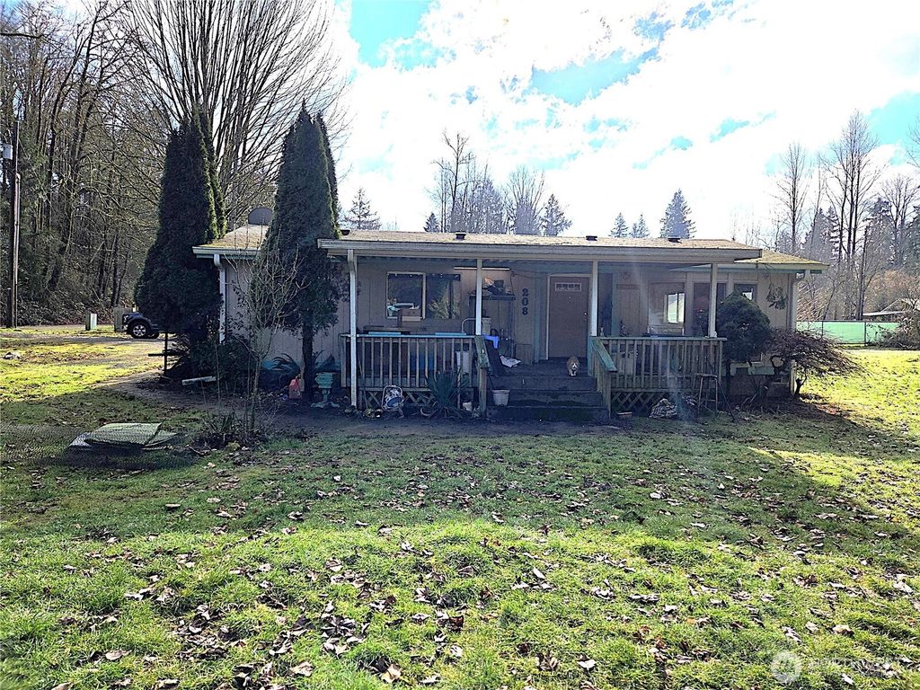 208 Burma Road, Castle Rock, WA 98611