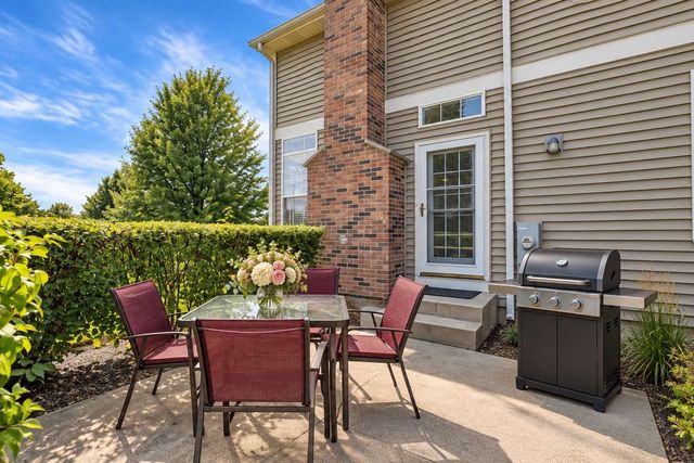 1121 Loganbury Court, Elgin, IL 60120