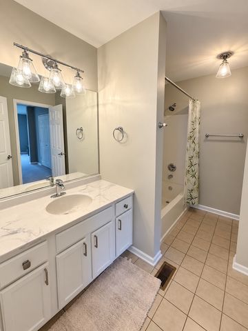 1121 Loganbury Court, Elgin, IL 60120