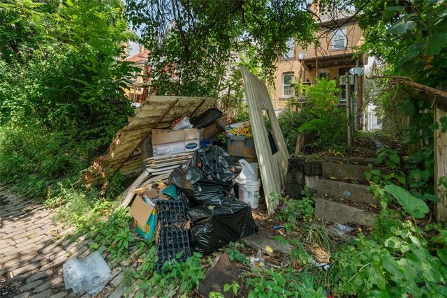 3045 Glen Mawr St, Sheraden, PA 15204