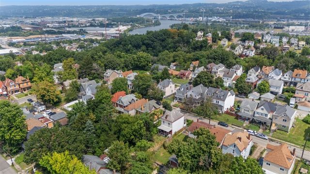 3045 Glen Mawr St, Sheraden, PA 15204