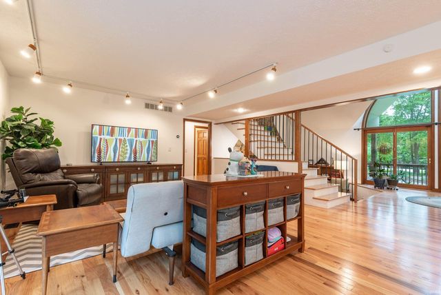 5744 E State Road 46, Bloomington, IN 47401