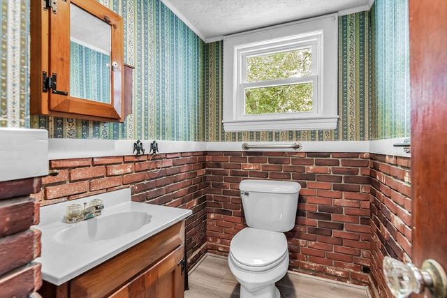 17 Windsor Street, Methuen, MA 01844