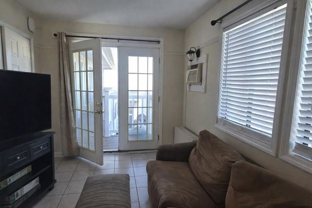 12 G Street, Hampton, NH 03842