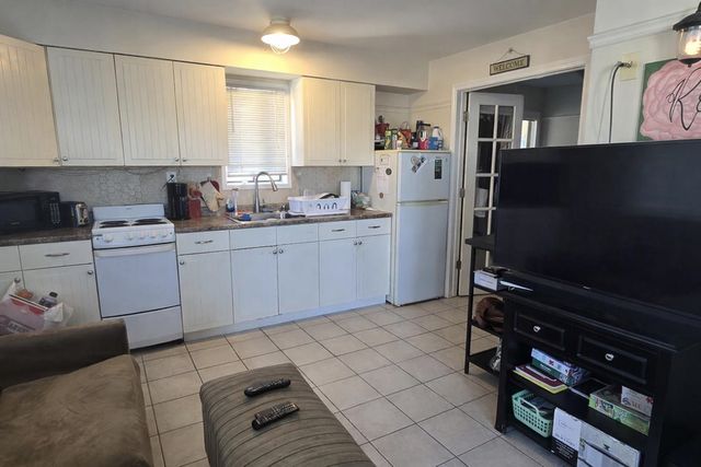 12 G Street, Hampton, NH 03842